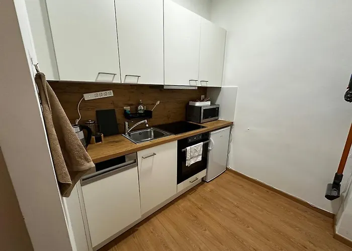 Cozy Flat Near Main Station & Center דירה