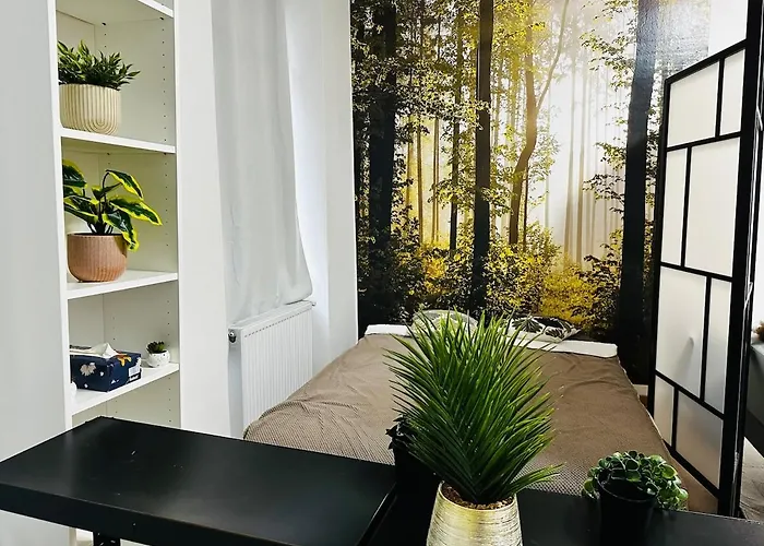 Cozy Flat Near Main Station & Center דירה